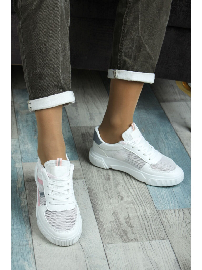 Reasons Why You Should Wear Wide-Fitting Canvas Shoes