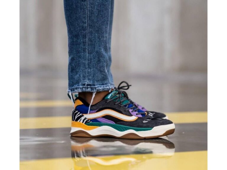 Canvas shoes for wide feet