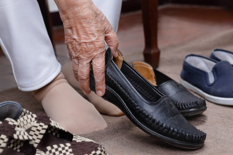 Slippers For Seniors With Swollen Feet