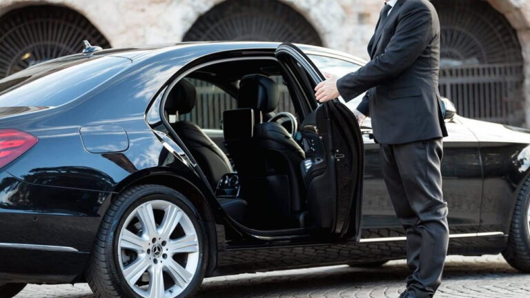 Hire A Chauffeur Car Melbourne Airport For A Peaceful Journey